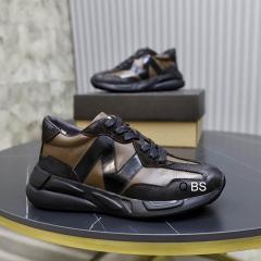 UGG low cut shoes man  Ts